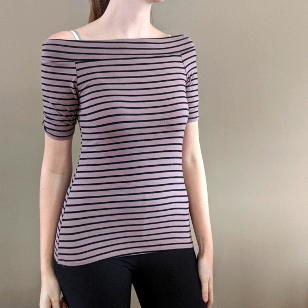 *$5 with bundle Fig & Blu off shoulder fitted scoop neck top